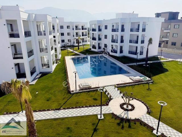 Karaalide Havuzlu Sitede Satılık Sıfır 1+1 Ara Kat Daire