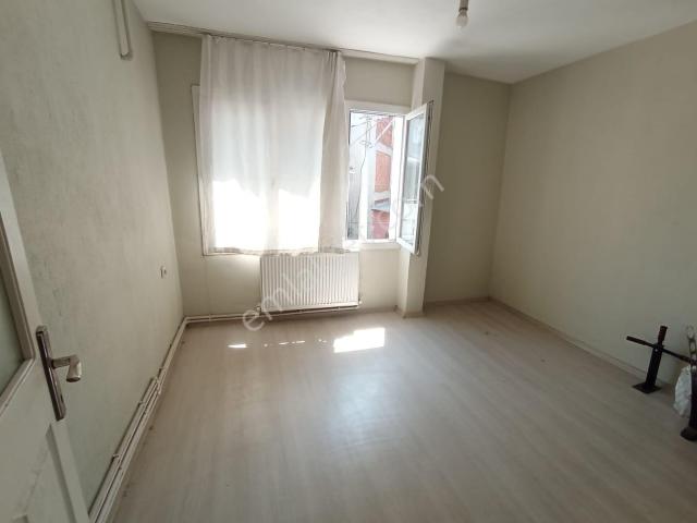 Karabağlar Barış Mh. Eserkent Yakını 2+1 120 M2 Doğalğazlı Kiralık Daire