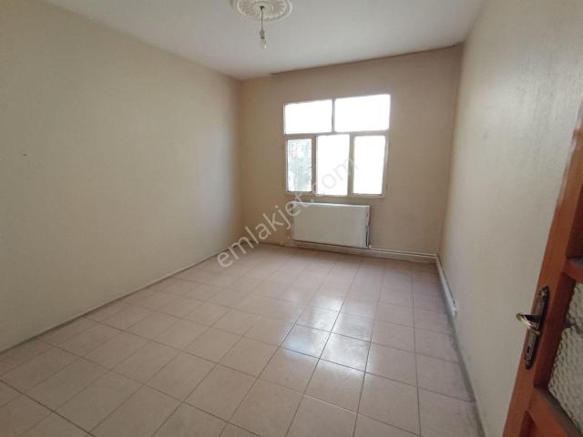 Karabağlar Günaltay Mah. 120 M2 Doğalğazlı Kiralık Ev