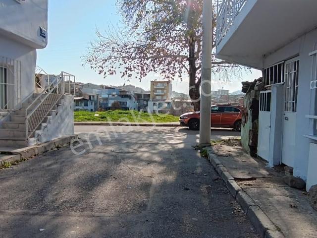 Karabağlar Peker Mahallesi 2 Katlı Binanın 50 M2 Hissesi Satılık