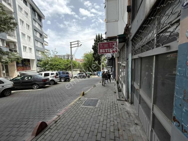 Karabağlar'da Cadde Üstü Kıralık Dükkan
