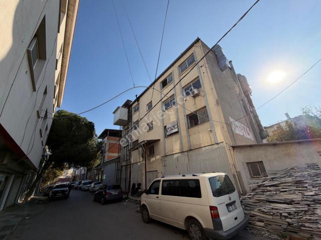 Karabağlarda Kiralık 1.475 M2 5 Katlı Fabrika Binası