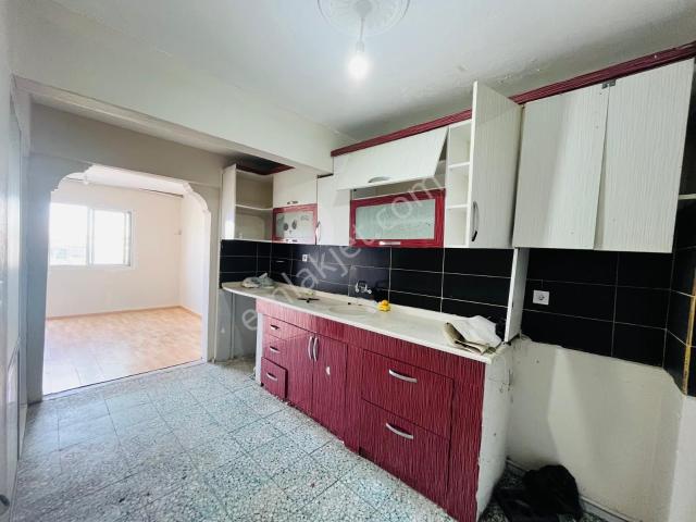 Karabağlar'da Kiralık 2+1 Balkonlu Daire Merkezi Konum