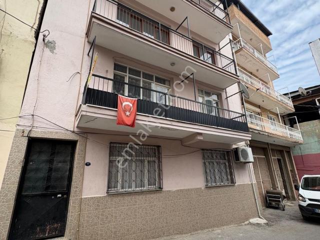 Karabağlarda Merkezi Konumda 3+1 Geniş Aydınlık Daire