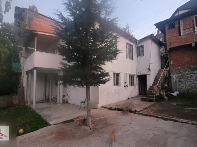 KARABÜK HİLAL TEPEDE SATILIK MÜSTAKİL EV İK KATLI