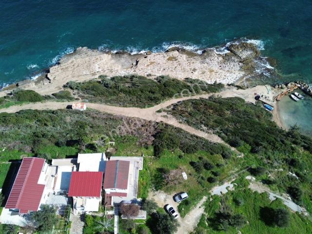 Karaburun Boyabağı'nda Denize Sıfır 2+1 Eşyalı Daire