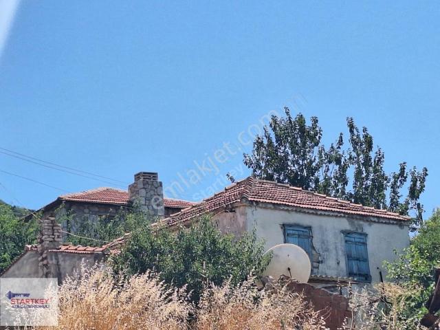 Karaburun Bozköy'de Satılık Bahçeli Kargir Ev & Dam