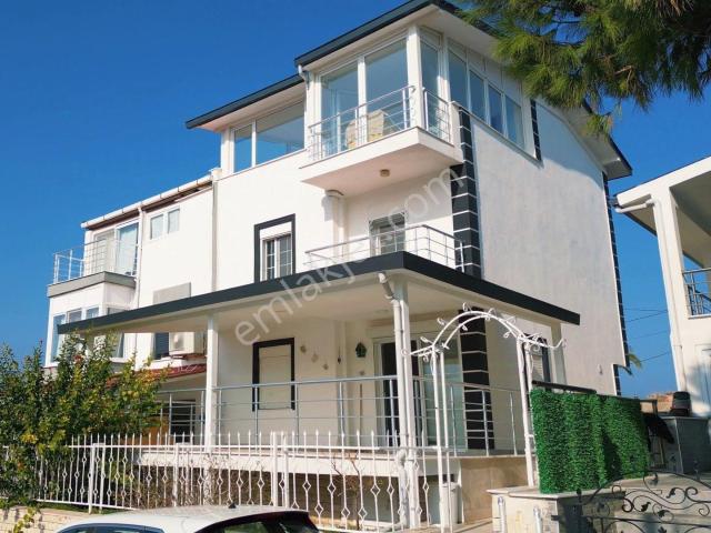 Karaburun Mordoğan Ardıç Plajı Deniz Manzaralı Satılık 4+1 Villa