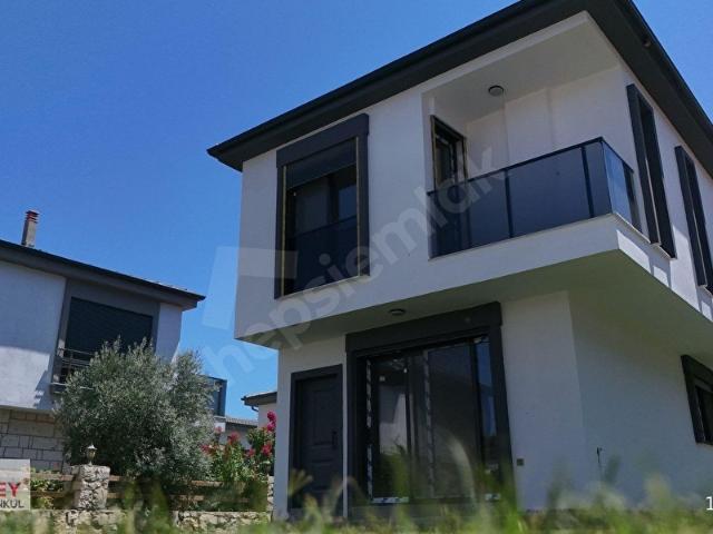 Karaburun MİMOZA Koyu'na 600 mt Mesafede TAM MÜSTAKİL VİLLA