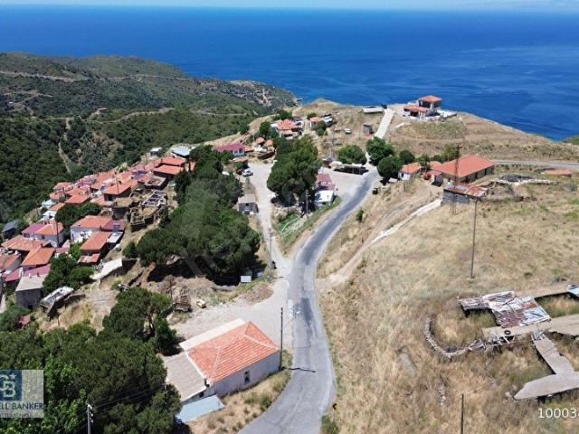 Karaburun Sarpıncık Köyünde Deniz ve Doğa Manzaralı Tarla