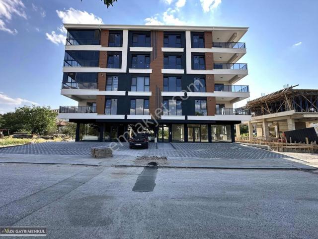 Karagöl Caddesinde Site Konspetli Giyinme Odalı Sıfır 4+1 Daire