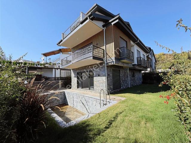 Karagedik Mah'de 5+1 Tam Müstakil Villa