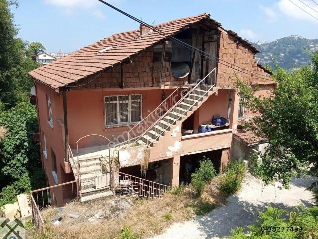 Karaelmas Mah.marangoz Ahmet Caddesinde Satılık 3 Katlı Müstakil Ev