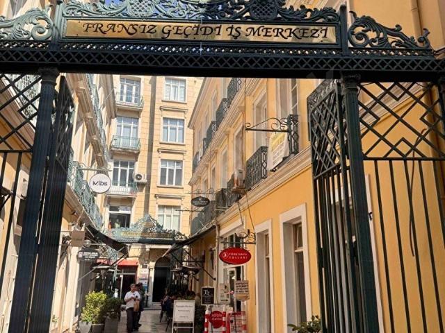 KARAKÖY FRANSIZ GEÇİDİ'NDE PRESTİJLİ KİRALIK OFİS