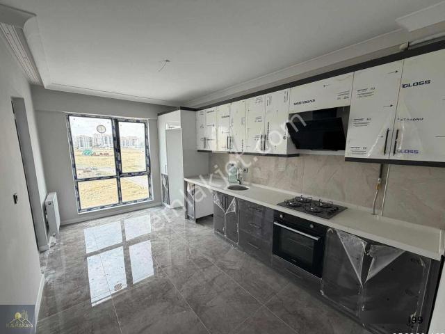Karakaya Emlak'tan İstiklal'de Ara Kat Kiralık Sıfır Daire