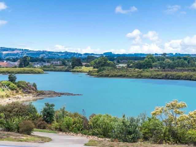 karaka, 4 bedrooms
