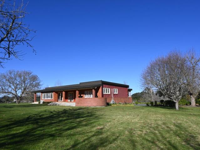 karaka, 4 bedrooms