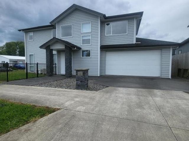 karaka, 5 bedrooms