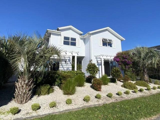 karaka, 5 bedrooms