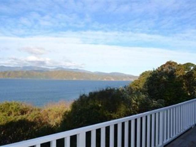 Karaka Bays, 3 bedrooms