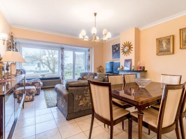Karaktervol 2 kamerappartement, vlakbij zeedijk mét open.