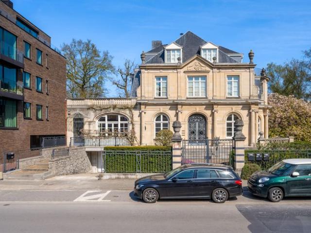 Karaktervol villa appartement met tuin & zwembad
