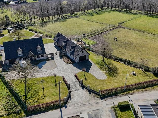 Karaktervol landhuis met bijgebouw, paardenstallen en weides op 21.530 m² te Ruddervoorde