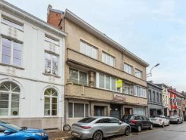 Karaktervol project: woonst + polyvalente ruimte