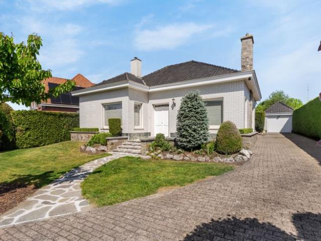 Karaktervolle open bebouwing met garage op een gunstige l.