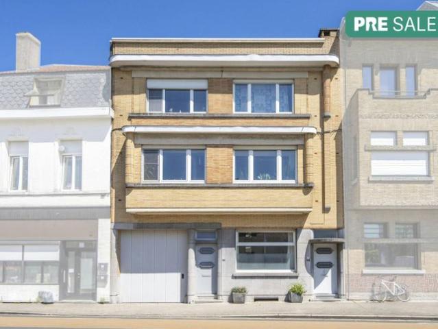 Karaktervolle burgerwoning te koop in Doorniksewijk Kortrijk