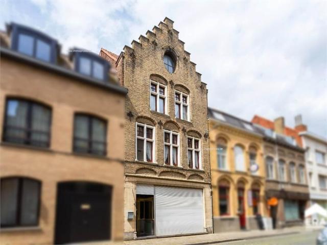Karaktervolle burgerwoning in het centrum van Ieper
