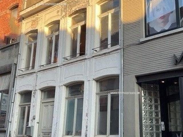 Karaktervolle gunstig gelegen verder af te werken woning, ook dienstig als woning met handelsruimte. Ref. 16452 Geraardsberg