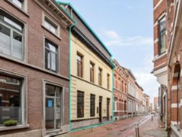 Karaktervolle herenwoning met ca. 495m2 woonruimte, gesch.