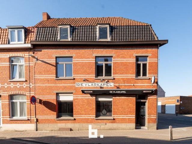 Karaktervolle hoekwoning met potentieel – momenteel ingeric