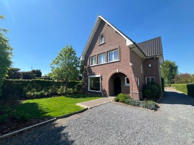 Karaktervolle villa met paardenstal en tuin