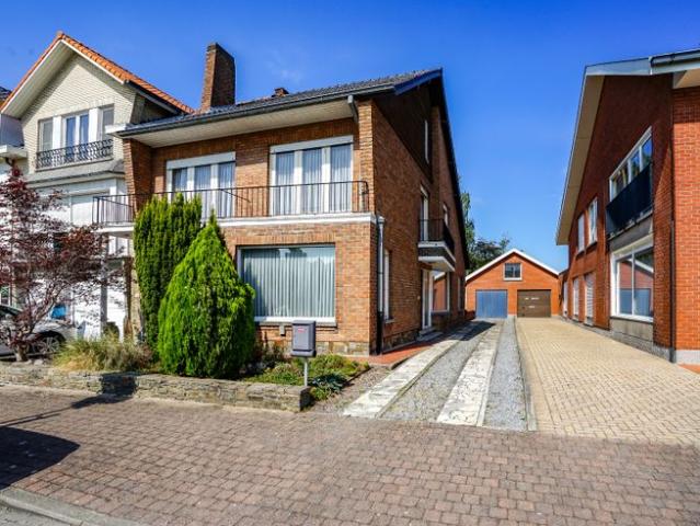 Karaktervolle woning in het centrum van Torhout met 3 ruime