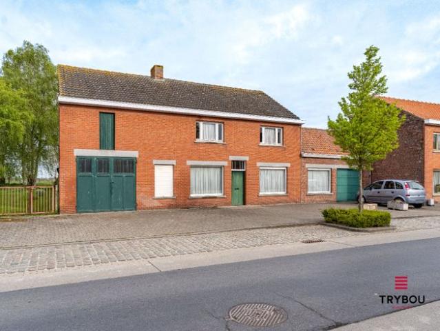 Karaktervolle woning met 2 garages en tal van mogelijkheden