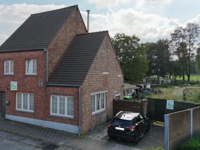 Karaktervolle woning met 4 slaapkamers te Wijnendale