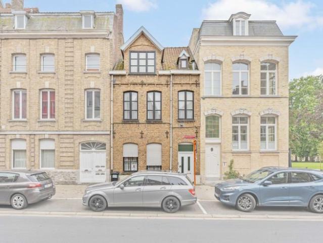 Karaktervolle woning met 4 slaapkamers in het centrum van.