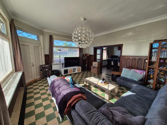 Karaktervolle woning met ruime leefruimte