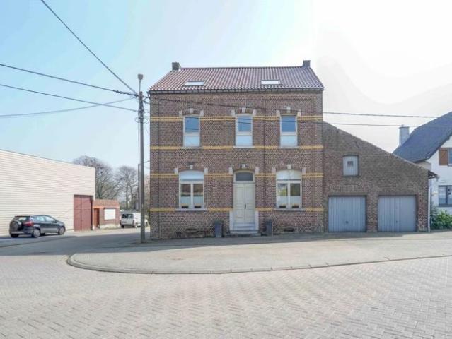 Karaktervolle woning met zwembad en ingerichte leefzolder