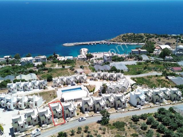 Karakuş Emlak'tan Havuzlu Deniz Manzaralı Satılık Tripleks Villa