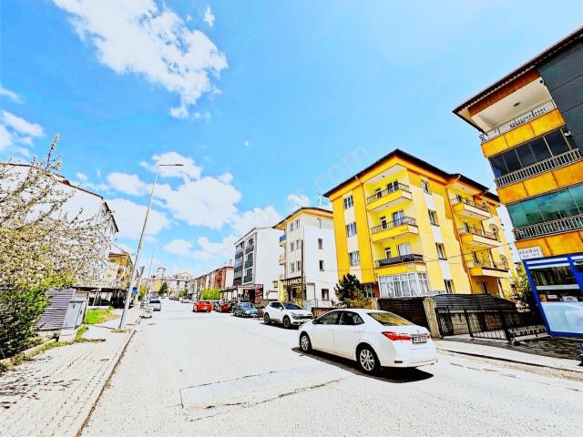 Karahan Emlak'tan Satılık 400 M² Arsa 4.katlı Bahçeli Müstakil