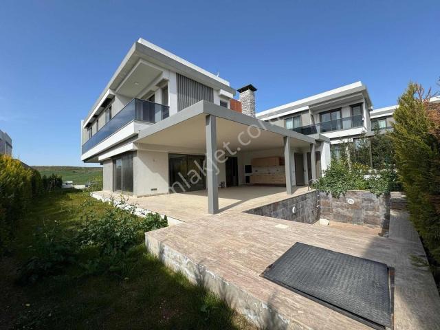 Karahanda Oturuma Hazır 5+1/site İçi/5 Banyolu Havuzlu Lüx Villa