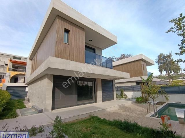 Karaova'da Müstakil Havuzlu Doğalgazlı 5+1 Kiralık Villa