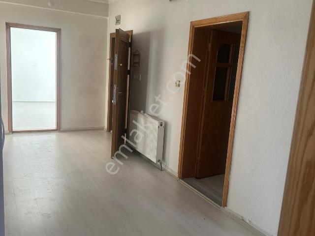 Karaman Topucak Mahallesi Gölyeri Mevkiinde Kiralık Geniş Daire