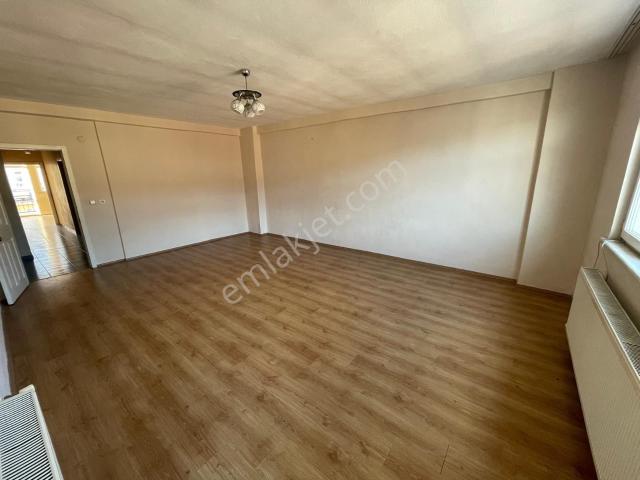 Karamürsel Merkez'de Çift Cepheli 130m2 3+1 Kiralık Daire!