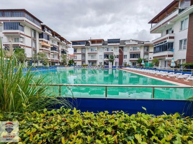 Karasu Gardenya Sitesinde Çift Balkon, Çift Havuz, Denize 250m