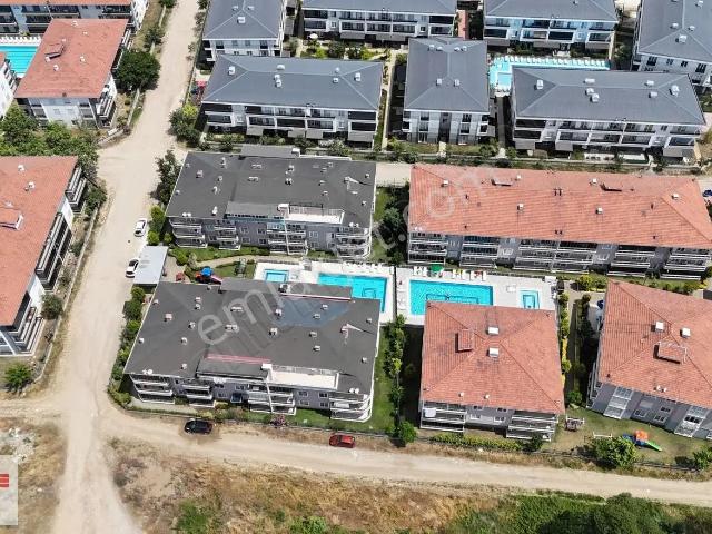 Karasu Denize Sıfır Havuzlu Sitede Eşyalı 1+1 Yazlık