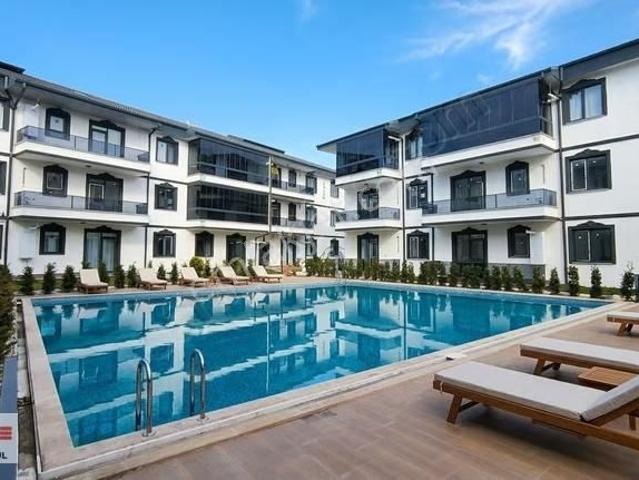 Karasu Havuzlu Sitede M.ayrı Deniz Gören Ara Kat Sıfır 2+1 Daire